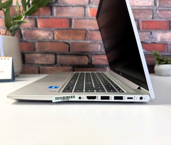 Ультрабук HP ProBook 440 G8 / 14" (1920x1080) IPS / Intel Core i3-1115G4 (4 (8) ядра по 4.1 GHz) / 8 GB DDR4 / 256 GB SSD / Intel UHD Graphics / WebCam б/у | Зображення 3