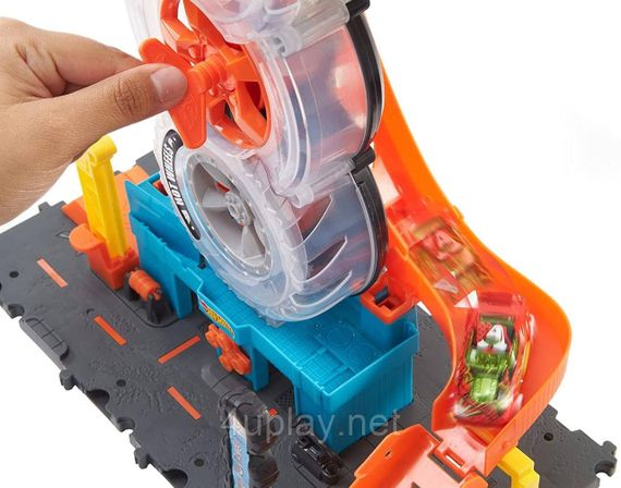 Трек Хот Вилс Сити Трюки на шиномонтаже Гараж Hot Wheels Мастерская Крутой поворот Super Twist Tire Shop | Зображення 3