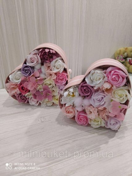 Букет із  мильних квітів в коробці-серце розмір М