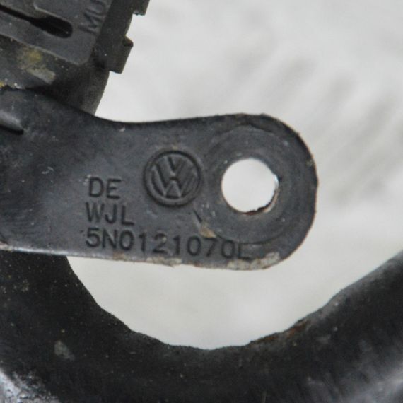 Патрубок води 2.0 TDI Volkswagen Passat B6 2005-2010 Трубка системи охолодження Фольксваген Пассат 5N0121070L | Зображення 1