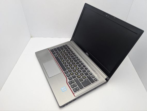 Ноутбук Fujitsu LifeBook E746 / 14" (1366x768) TN / Intel Core i5-6200U (2 (4) ядра по 2.3 - 2.8 GHz) / 8 GB DDR4 / 128 GB SSD / Intel HD Graphics 520 / WebCam б/у | Зображення 6