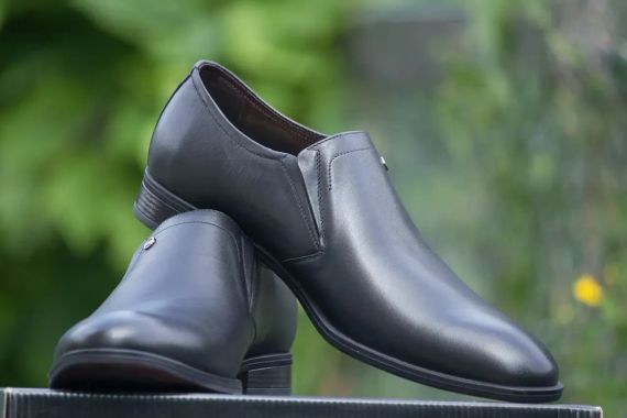 Кожаные туфли черные на резинке 44 размер | Зображення 3