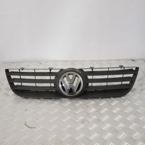 Решітка радіатора Volkswagen Polo 9N 2001-2009 Решітка переднього бампера Фольксваген Поло