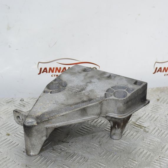 Кронштейн кріплення двигуна правий 1.9 TDI Volkswagen Golf IV лапа мотора Фольксваген Гольф 4 038199207AJ | Зображення 1