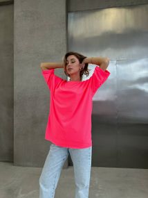 Женская яркая свободная футболка оверсайз SH268 цвет неоновый розовый, размер onesize 42/48