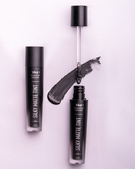 Рідкі тіні для повік ZOLA x Valentina Lelyukh Silky Matte Tint - 05 Black Velvet (3.2 g) | Зображення 2