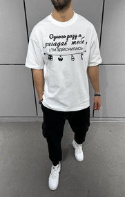 Футболка з мерчем