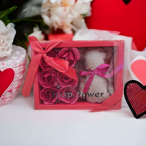 Подарунковий набір "Мило з троянд + рушник", м'який рушник, ароматне мило у вигляді червоних троянд, 20×15×4см