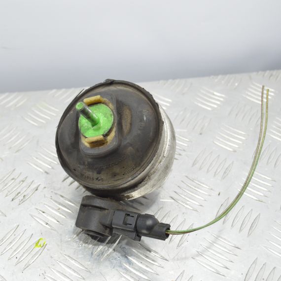 Подушка двигуна ліва 3.2 FSI Audi A4 B7 2004-2008 Лапа опора мотора ліва Ауді а4 б7 8E0199379T | Зображення 1