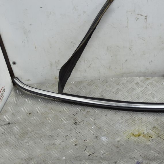 Ущільнювач скла передніх правих дверей Volkswagen Passat B7 2010-2015 з направляючою Фольксваген 3C4837432F | Зображення 1