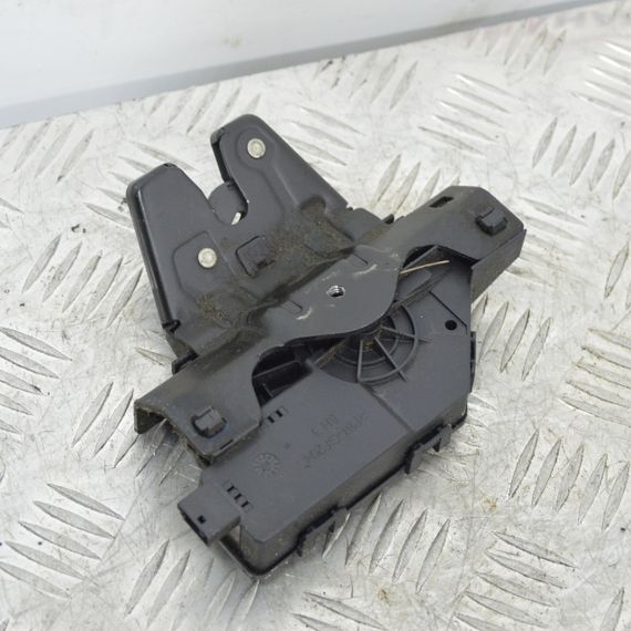 Замок кришки багажника 2.0 BMW E46 1998-2005 Замок задніх дверей БМВ е46 8196401 | Зображення 2