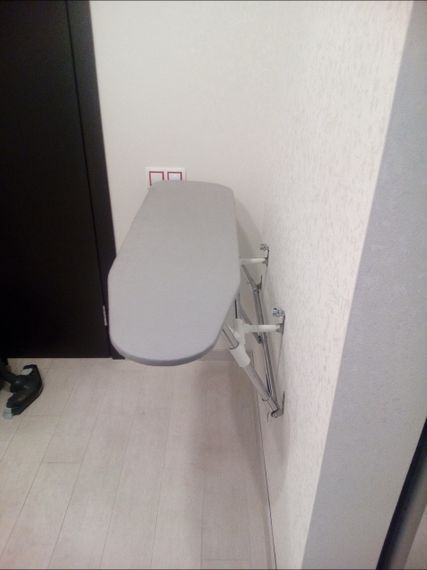 Прасувальна дошка настінна, основа метал Лівий, Металізована нитка, 110*30