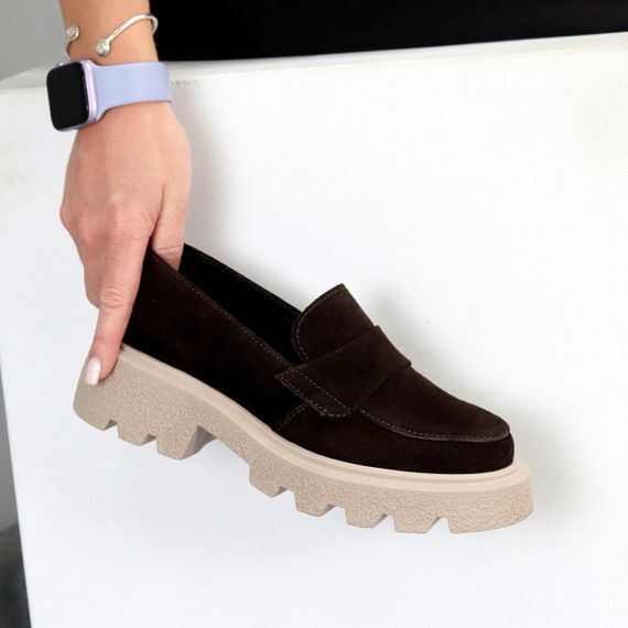 Замшеві туфлі лофери колір гіркий шоколад на бежевій підошві