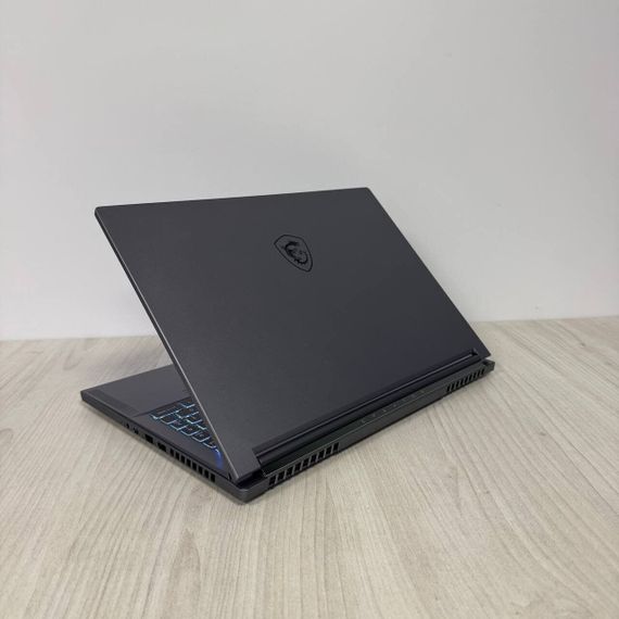 Игровой ноутбук Б-класс MSI Creator 16 AI Studio A1VHG / 16" (3840x2400) IPS / Intel Core Ultra 9 185H (16 (22) ядер по 3.9 - 5.1 GHz) / 32 GB DDR5 / 1000 GB SSD NVMe / nVidia GeForce RTX 4080, 12 GB GDDR6, 192-bit / WebCam б/у | Зображення 5