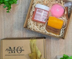 Набір натуральної косметики "Фруктова симфонія" Скраб для тіла, мило з нуля, бомбочка-піна