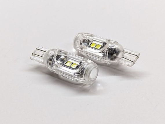 Светодиодная лампа StarLight T10 5 (4+1)  диодов SMD3030  W2,1x9,5d 12V WHITE прозрачная + линза мультиполярная | Зображення 1