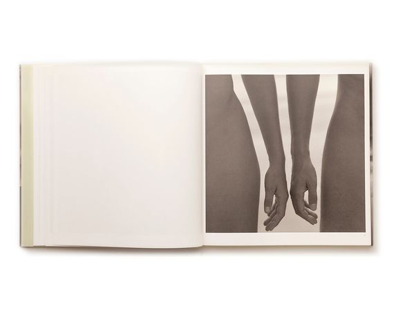 Книга про искусство фотографии альбом с работами Моны Кун Mona Kuhn "Photographs" книги о ню фотографах | Зображення 3