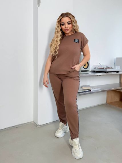 Женский спортивный костюм с лампасами штаны и футболка KF045 цвет коричневый, размер 52/54