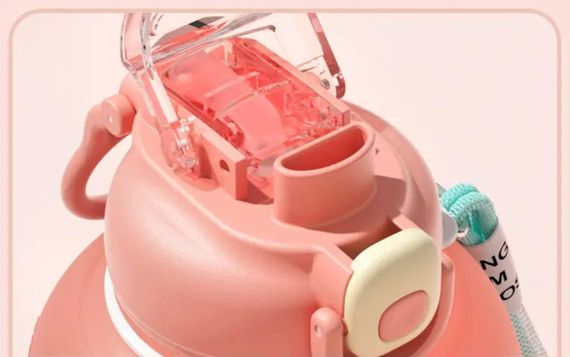 Зручна пляшка для води із безпечного пластику 1700 мл. Зелена | Зображення 1