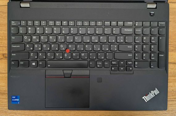 Мобільна робоча станція Lenovo ThinkPad P15s Gen 2 / 15.6" (1920x1080) IPS / Intel Core i7-1165G7 (4 (8) ядра по 2.8 - 4.7 GHz) / 16 GB DDR4 / 512 GB SSD / nVidia T500, 4 GB GDDR6, 64-bit / WebCam / Fingerprint / Windows 11 б/в + Подарок Миша / USB | Зображення 2