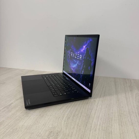 Ігровий ноутбук Razer Blade 16 RZ09-0510 / 16" (2560x1600) IPS / Intel Core i9-14900HX (24 (32) ядер по 2.2 - 5.8 GHz) / 32 GB DDR5 / 1000 GB SSD M.2 / nVidia GeForce RTX 4080, 12 GB GDDR6, 192-bit / WebCam б/в | Зображення 5