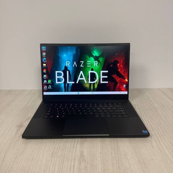 Ігровий ноутбук Razer Blade 15 RZ09-0409 / 15.6" (1920x1080) IPS / Intel Core i7-11800H (8 (16) ядер по 2,3 - 4,6 ГГц) / 16 ГБ DDR4 / 1000 ГБ SSD NVMe / nVidia GeForce RTX 3070, 8 ГБ GDDR6, 256-bit / WebCam б/в | Зображення 1