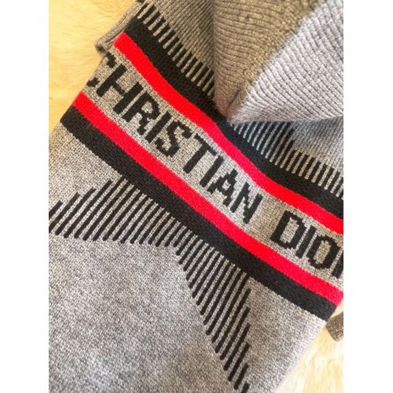 Брендовая вязанная кофта для собак Christian Dior со звездой на спинке,  с капюшоном на завязках , серая | Зображення 2