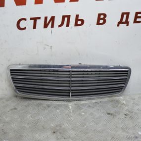 Решітка радіатора Mercedes Benz C-Class W203 2001-2007 Решітка бампера Мерседес в203 A2038800483
