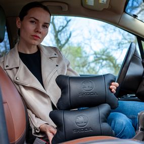 Дорожні подушки Skoda, Практична автомобільна подушка на підголівник, Подарунок подушка дорожня BZ-21