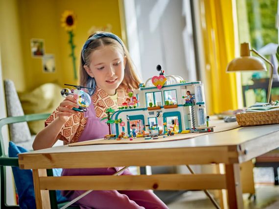 Конструктор LEGO Friends Лікарня в Хартлейк-Сіті 42621 | Зображення 9