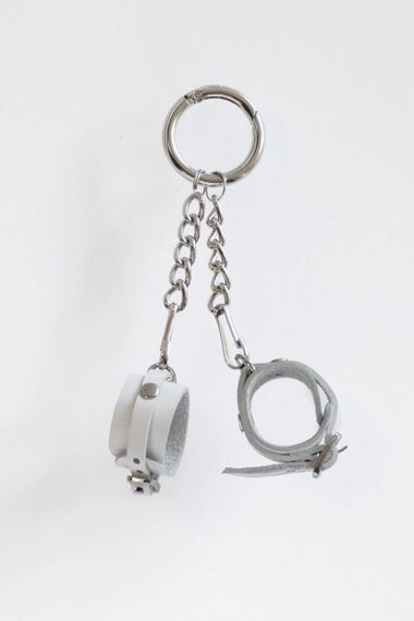 Брелок із пряжкою Feral Feelings Наручники, Білий