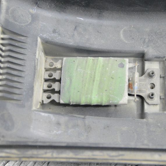 Резистор вентилятора пічки 1.4 Volkswagen Golf IV 1997-2006 Резистор пічки Фольксваген Гольф 4 H35 | Зображення 1