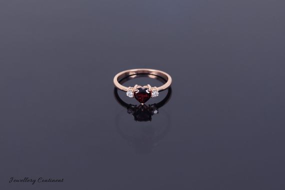 Женское золотое кольцо с гранатом в форме сердца 17.5 | Зображення 3