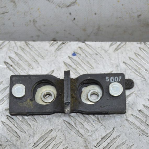 Скоба замка кришки багажника Renault Laguna III 2007-2015 Петля замка багажника Рено Лагуна 3 8200025318