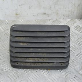 Решітка обігріву припливного вентилятора задній Volkswagen T4 1990-2003 Решітка пічки Фольксваген т4 701819111