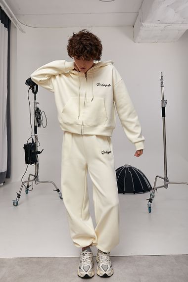 Спортивний костюм вільного фасону з написами - кремовий цвет, S (є розміри) | Зображення 4