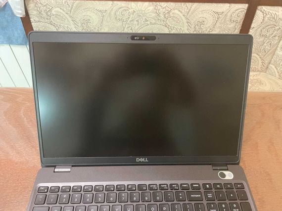 Ноутбук Dell Latitude 5500 / 15.6" (1920x1080) IPS / Intel Core i7-8550U (4 (8) ядра по 1.8 - 4.0 GHz) / 16 GB DDR4 / 256 GB SSD / Intel UHD Graphics 620 / WebCam б/в | Зображення 2