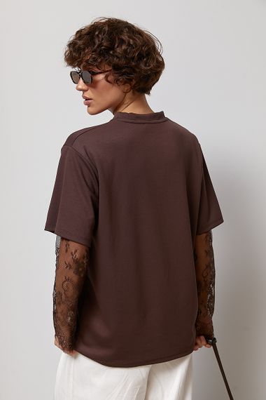 Трикотажний лонгслів з мереживними вставками на рукавах - коричневий цвет, S (є розміри) | Зображення 1