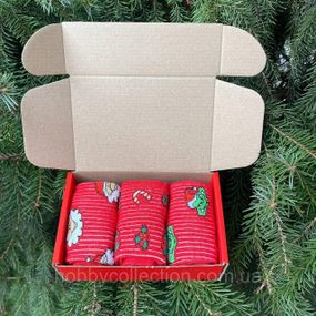 Набір чоловічих Новорічних шкарпеток 40-45 на 3 пари у коробці