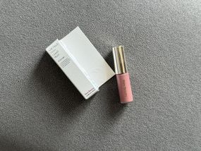 Румяна Rare Beauty by Selena Gomez Soft Pinch liquid blush - Encourage (1.43 ml)