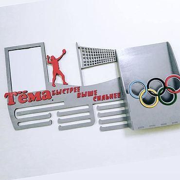 Медальниця волейбол, іменна з поличкою, дерев'яна, тримач для медалей, медальниці