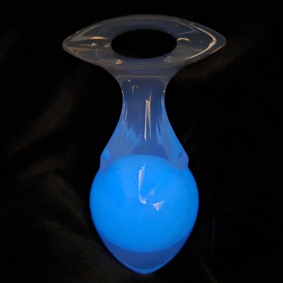 Люмінесцентна анальна пробка UNIVIBE, силіконова з кулькою всередині, блакитна, 9.6 х 5.7 см Sex Aura | Зображення 1