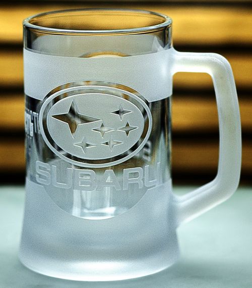 Пивний кухоль Subaru Субару 670 мл з гравіюванням Подарунок автолюбителю  Келих з логотипом авто та легендарний слоган | Зображення 6
