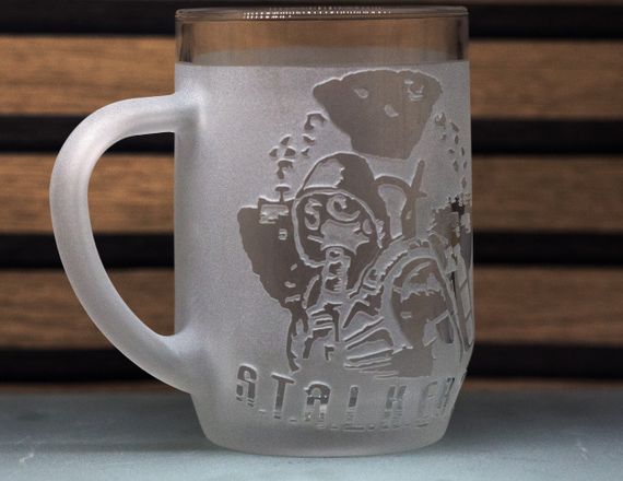 Подарочный бокал для пива 570 мл с гравировкой  игры лого Сталкер 2 S.T.A.L.K.E.R. 2 матовый | Зображення 1