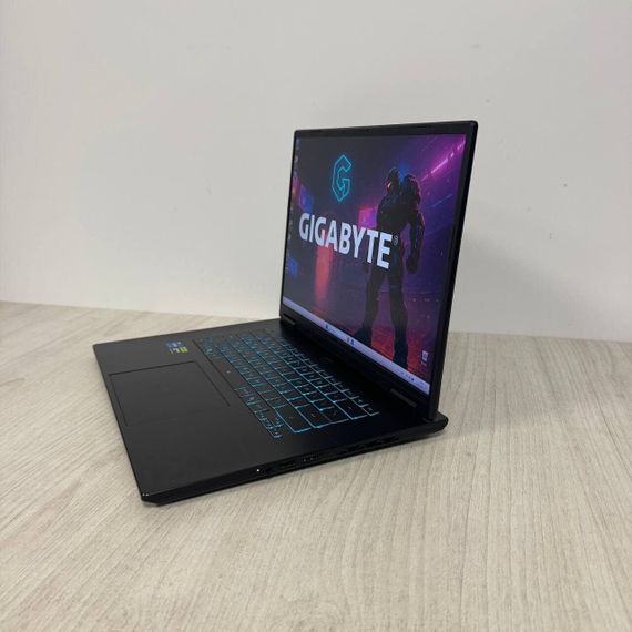 Игровой ноутбук Gigabyte A16 CVH / 16" (1920x1200) IPS / Intel Core i7-13620H (10 (16) ядер по 2.4 - 4.9 GHz) / 16 GB DDR5 / 1000 GB SSD NVMe / nVidia GeForce RTX 5060, 8 GB GDDR7, 128-bit / WebCam б/у | Зображення 4