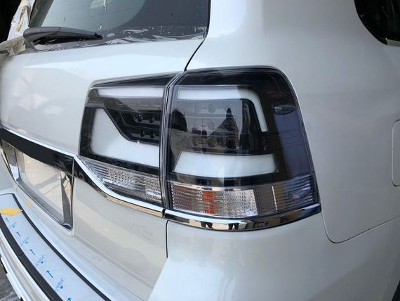 Задняя оптика 2016-2024 (Executive Black) для Toyota Land Cruiser 200 | Зображення 1