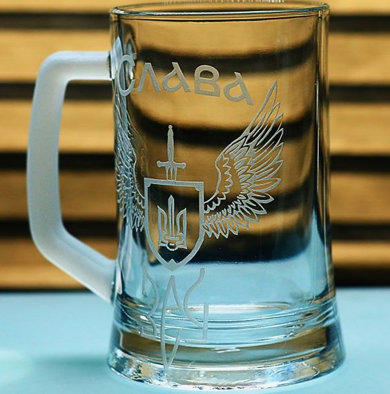 Пивний келих з ручкою 670 мл патріотичний Слава ЗСУ з гравіюванням подарунок кружка військовому | Зображення 2