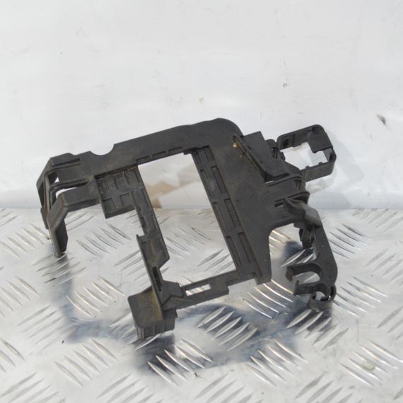 Кронштейн блоку запобіжників Skoda Fabia II 2007-2014 Корпус ящик блоку запобіжників Шкода Фабія 2 6R0915345E