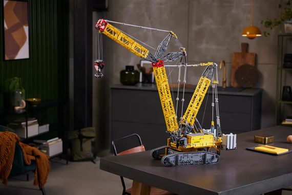 Конструктор LEGO Technic Гусеничний підйомний кран Liebherr LR 13000 42146 | Зображення 2