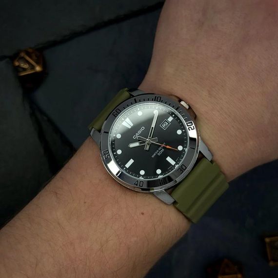 Чоловічий годинник Casio MTP-VD01-3E | Зображення 3